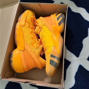 D.O.N. Issue 2 J Basketball Shoes